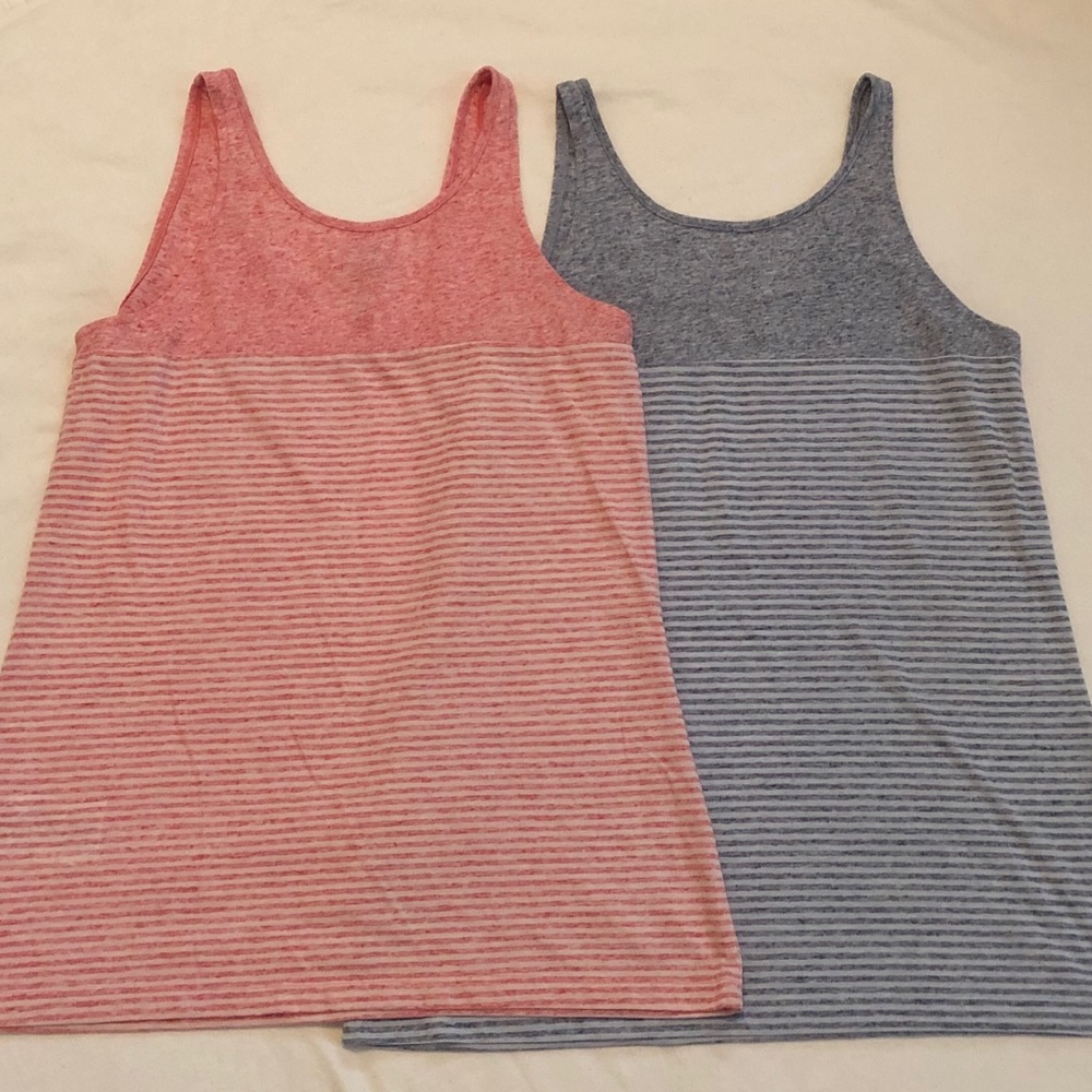 2 Levi’s Tank Tops - Picture 3 of 5